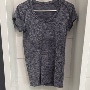 Women's Performance Heathered Gray Short Sleeve Top